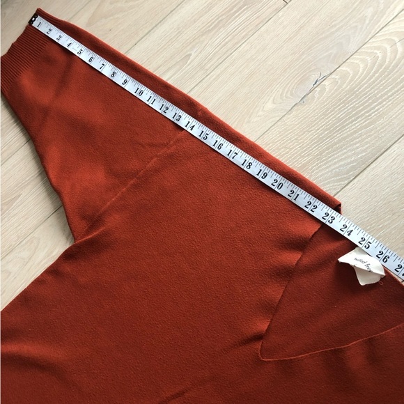 Aritzia Wilfred Free Oversized V Neck Pullover in Burnt Orange Size 2 - Picture 3 of 11
